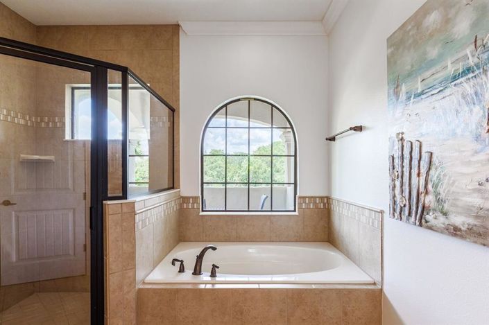 Image No.17-5 Bed Property for sale