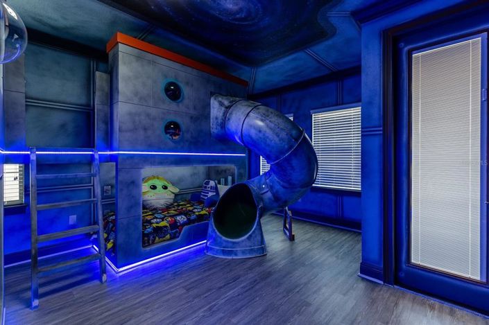 Image No.21-5 Bed Property for sale