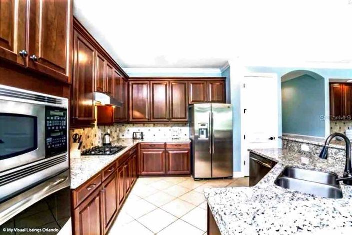 Image No.8-5 Bed Property for sale