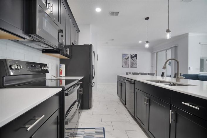 Image No.13-4 Bed Townhouse for sale