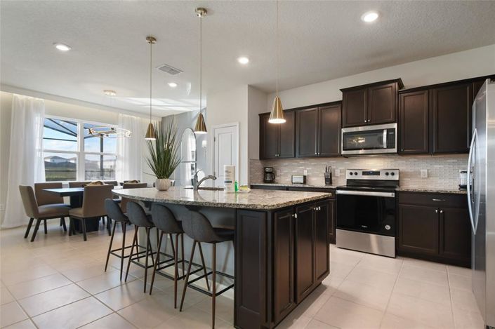 Image No.17-5 Bed Property for sale