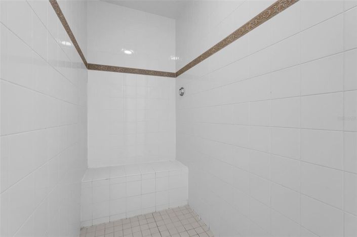 Image No.24-6 Bed Property for sale