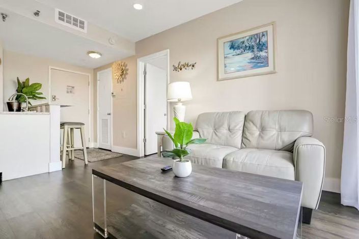 Image No.9-2 Bed Property for sale