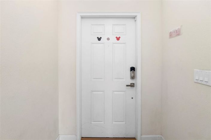 Image No.16-5 Bed Property for sale