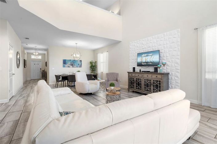 Image No.28-5 Bed Property for sale