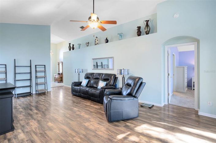 Image No.31-3 Bed Property for sale