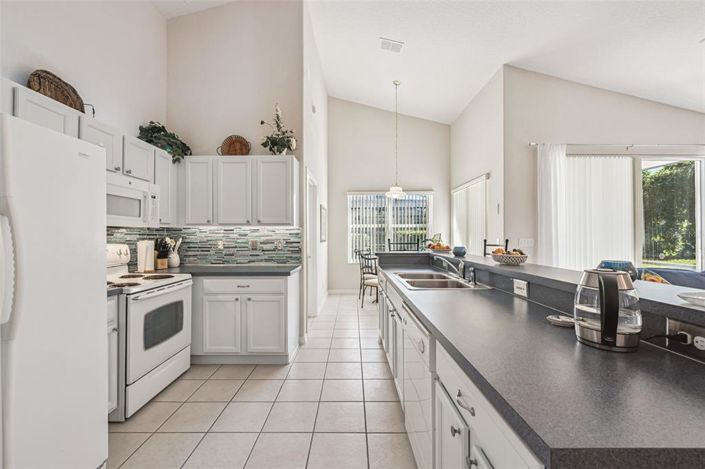 Image No.12-3 Bed Property for sale