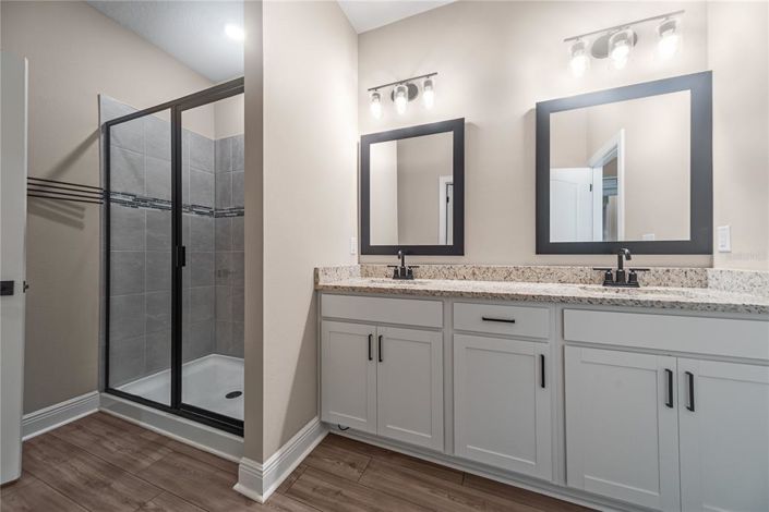 Image No.21-5 Bed Property for sale