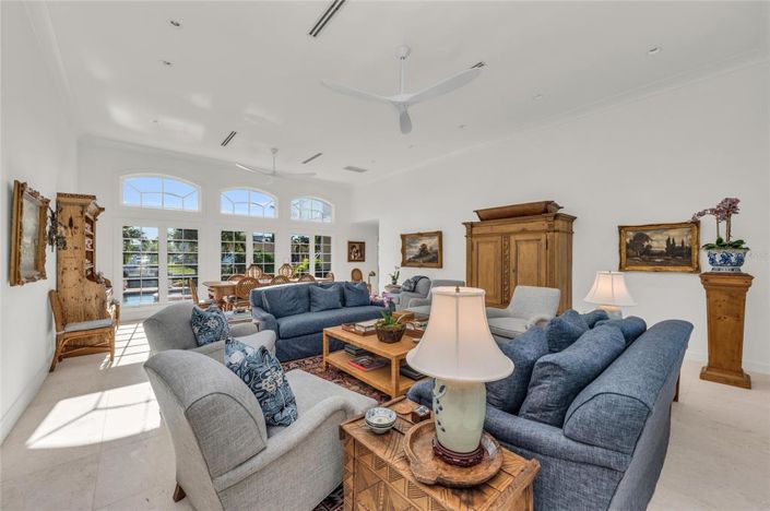 Image No.10-3 Bed Property for sale