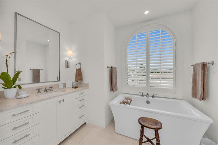 Image No.38-3 Bed Property for sale