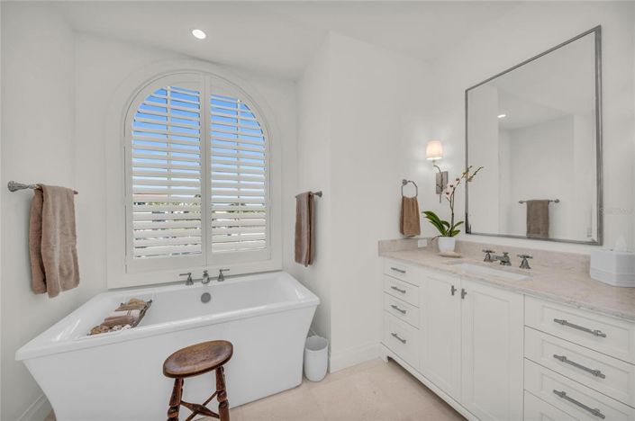 Image No.39-3 Bed Property for sale