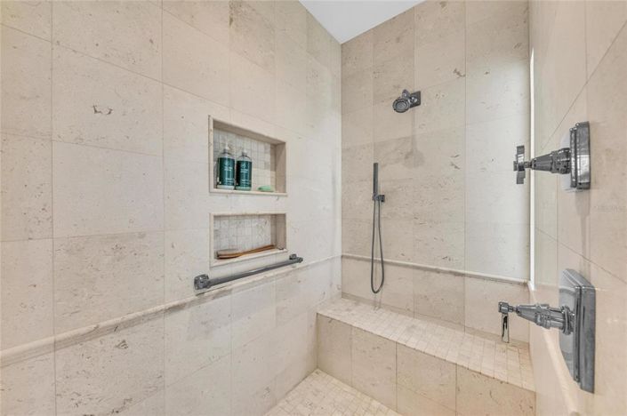 Image No.40-3 Bed Property for sale