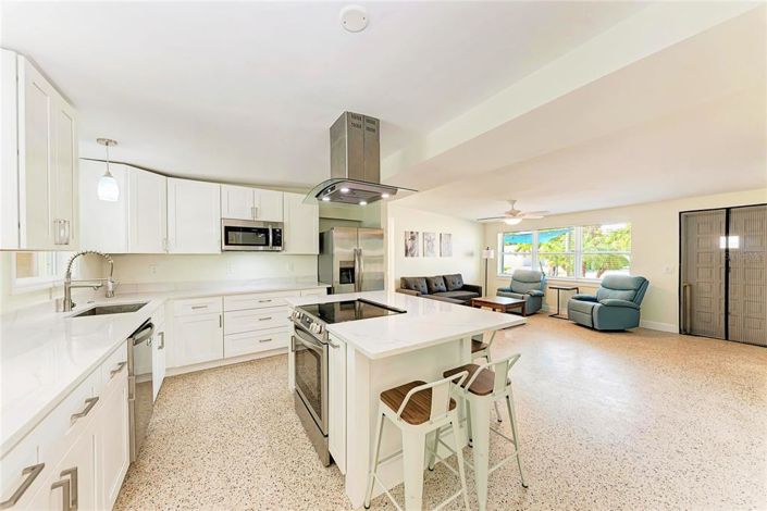 Image No.10-3 Bed Property for sale