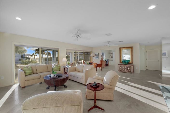 Image No.24-3 Bed Property for sale