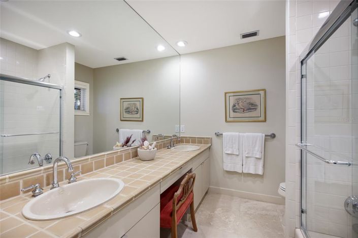 Image No.29-3 Bed Property for sale