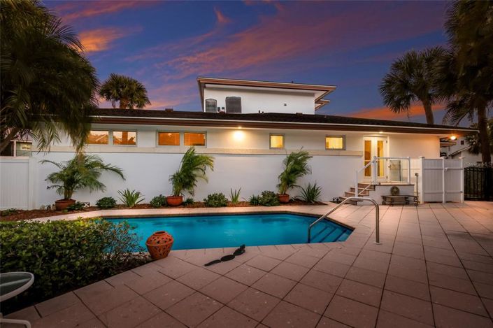 Image No.55-3 Bed Property for sale