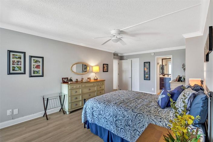 Image No.44-2 Bed Property for sale