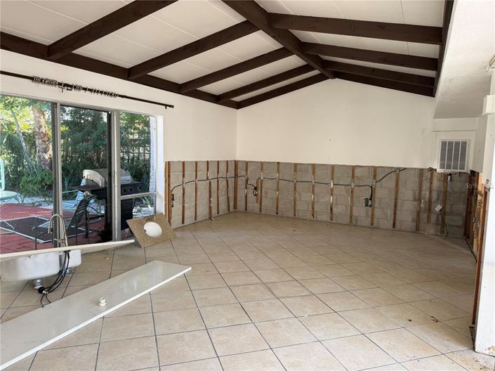 Image No.15-2 Bed Property for sale