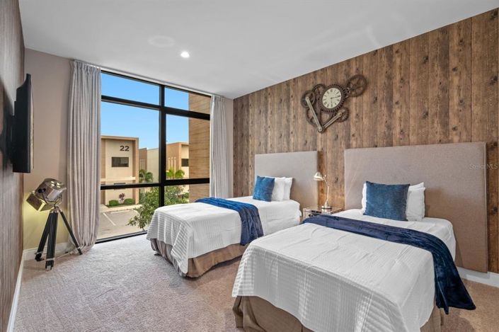 Image No.17-4 Bed Townhouse for sale