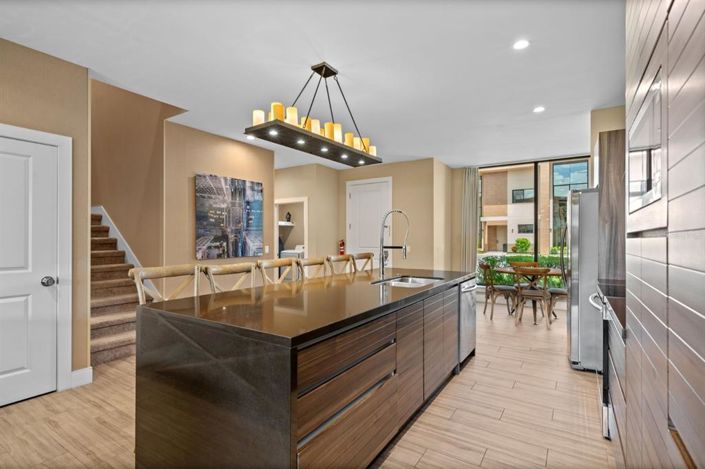 Image No.2-4 Bed Townhouse for sale