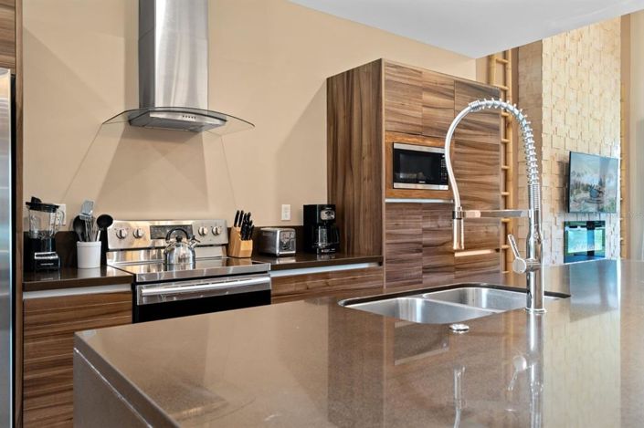 Image No.3-4 Bed Townhouse for sale