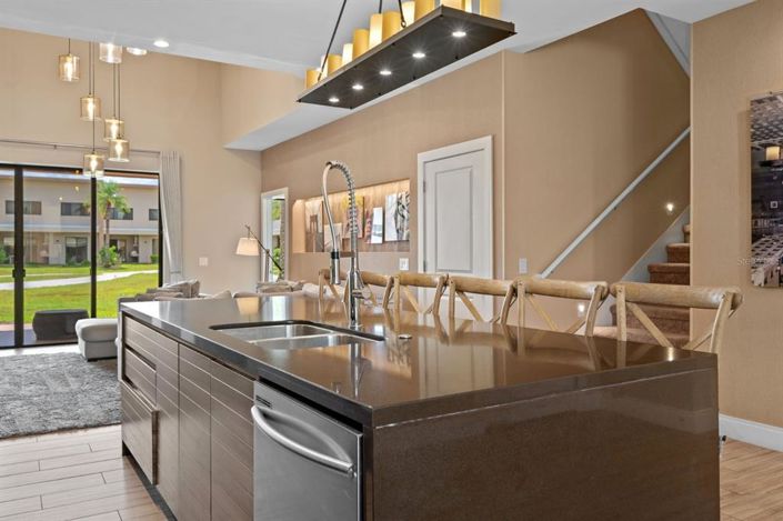 Image No.4-4 Bed Townhouse for sale