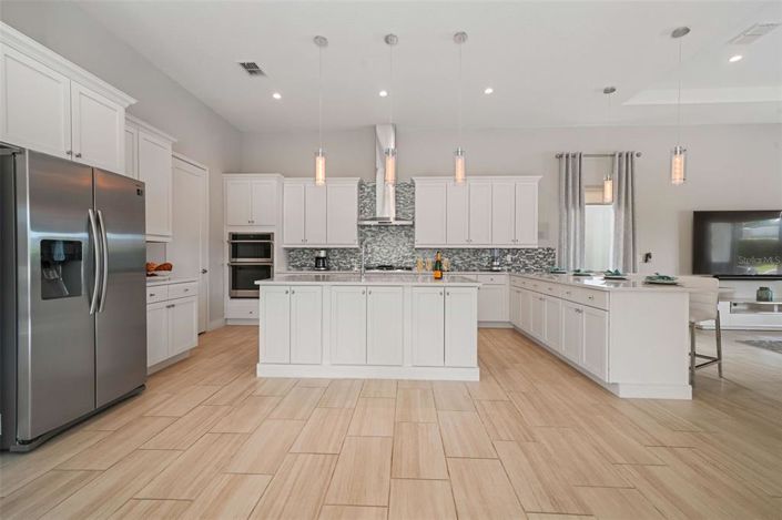 Image No.10-5 Bed Property for sale