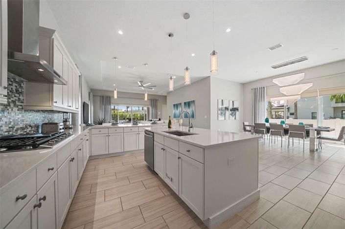 Image No.11-5 Bed Property for sale