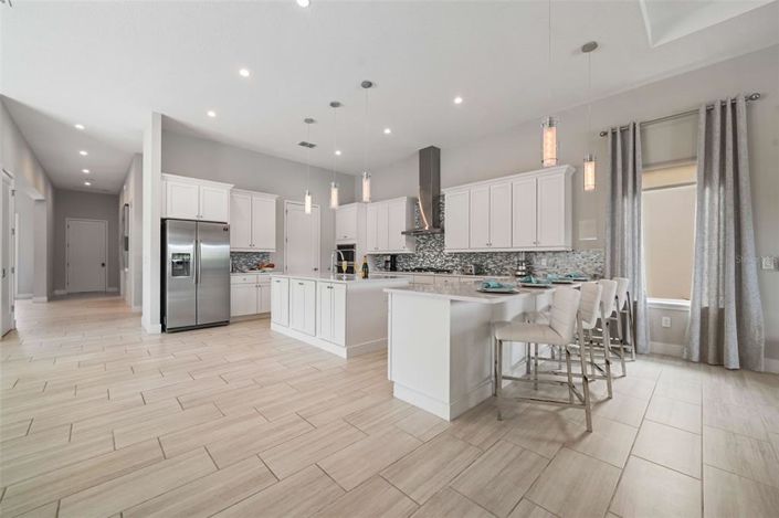 Image No.9-5 Bed Property for sale