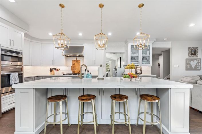 Image No.12-5 Bed Property for sale