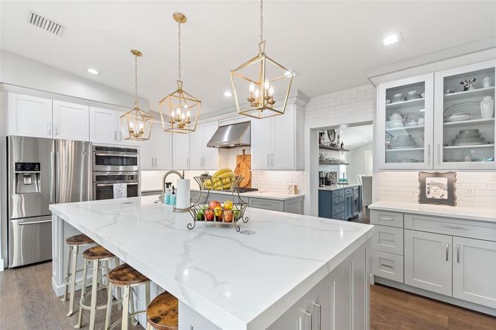 Image No.14-5 Bed Property for sale