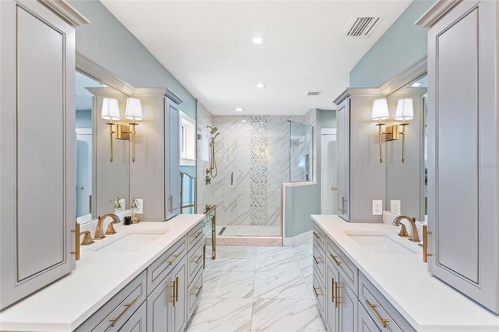 Image No.26-5 Bed Property for sale