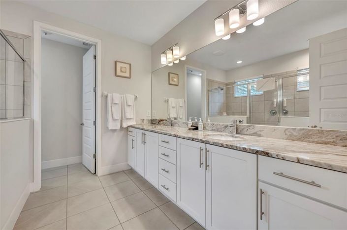 Image No.25-5 Bed Property for sale