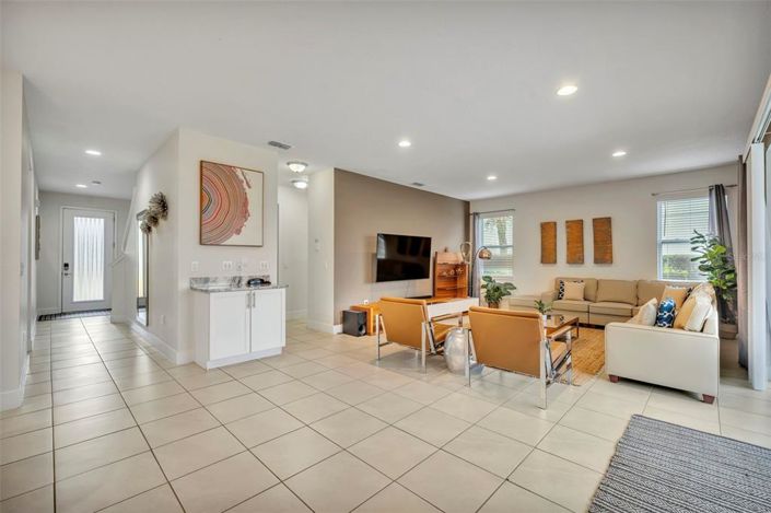 Image No.5-5 Bed Property for sale