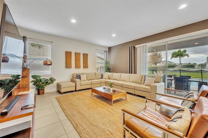 Image No.7-5 Bed Property for sale