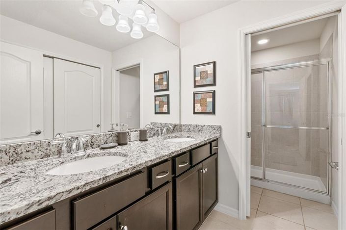 Image No.16-5 Bed Townhouse for sale