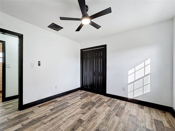 Image No.28-5 Bed Property for sale