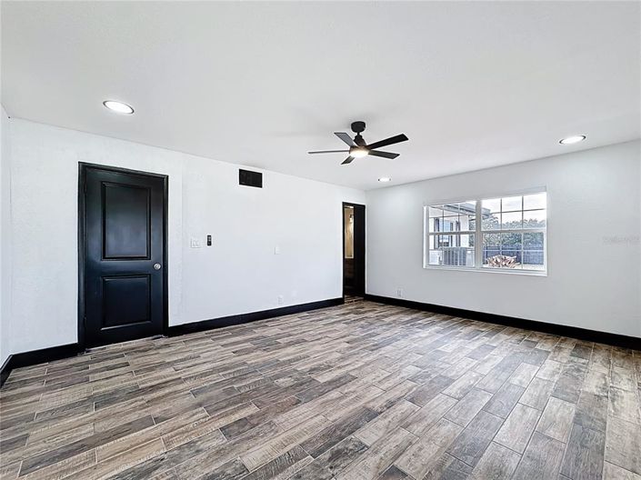 Image No.35-5 Bed Property for sale