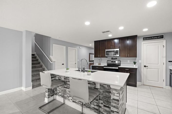 Image No.5-5 Bed Property for sale