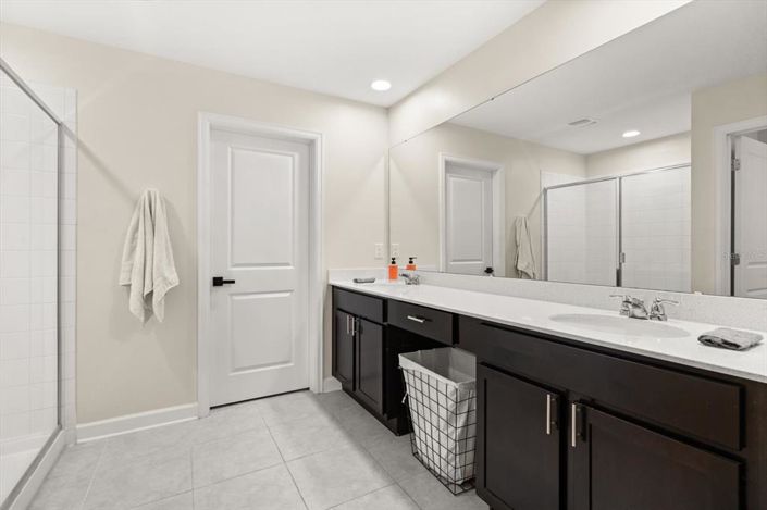 Image No.8-5 Bed Property for sale