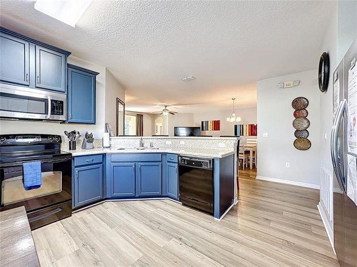 Image No.28-5 Bed Property for sale