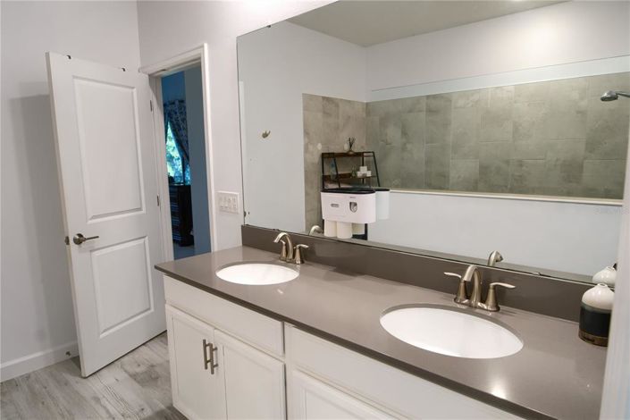 Image No.26-4 Bed Property for sale