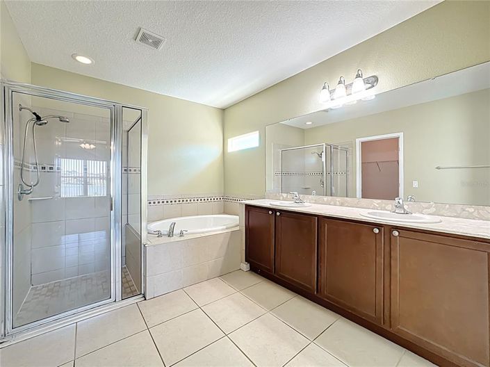 Image No.24-3 Bed Property for sale