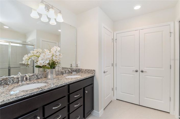 Image No.16-5 Bed Property for sale