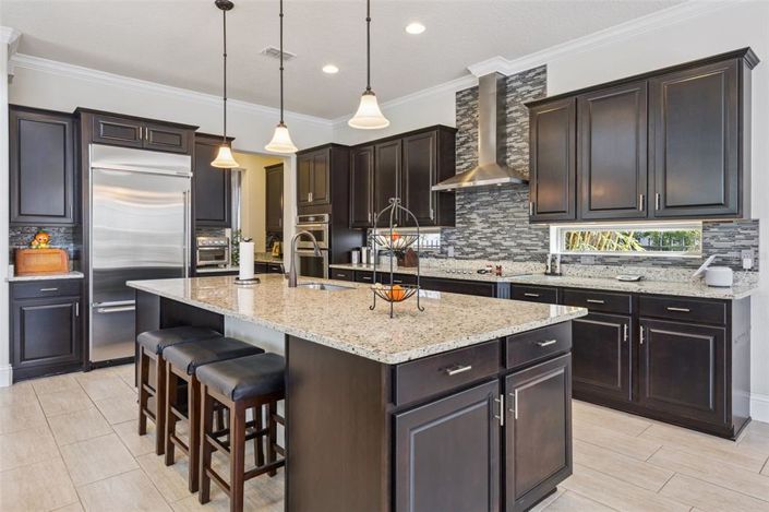 Image No.17-5 Bed Property for sale