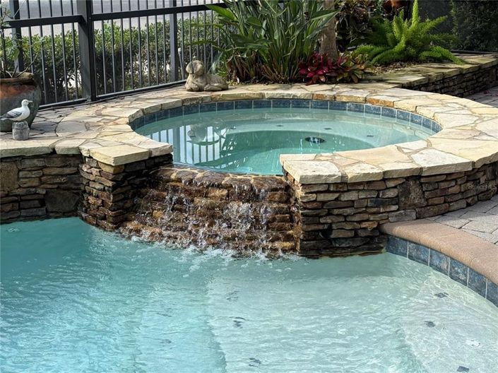 Image No.24-5 Bed Property for sale