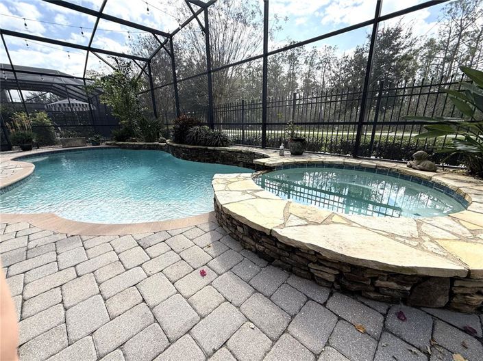 Image No.28-5 Bed Property for sale