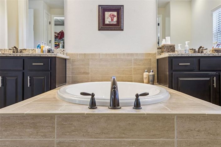 Image No.40-5 Bed Property for sale