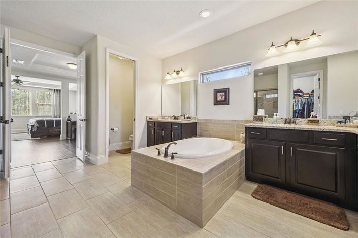 Image No.41-5 Bed Property for sale