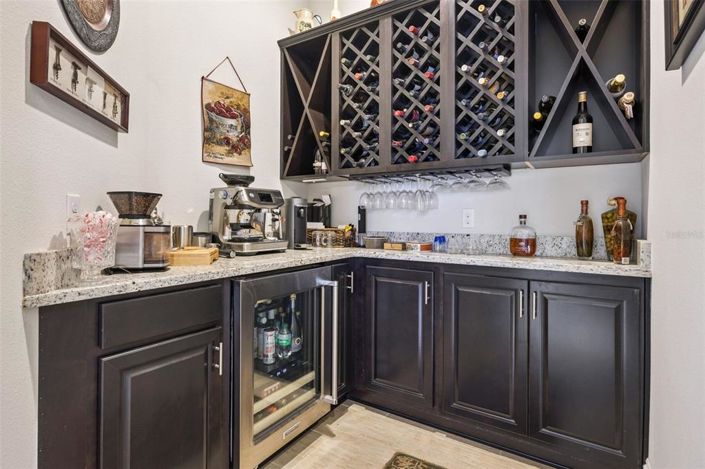 Image No.9-5 Bed Property for sale